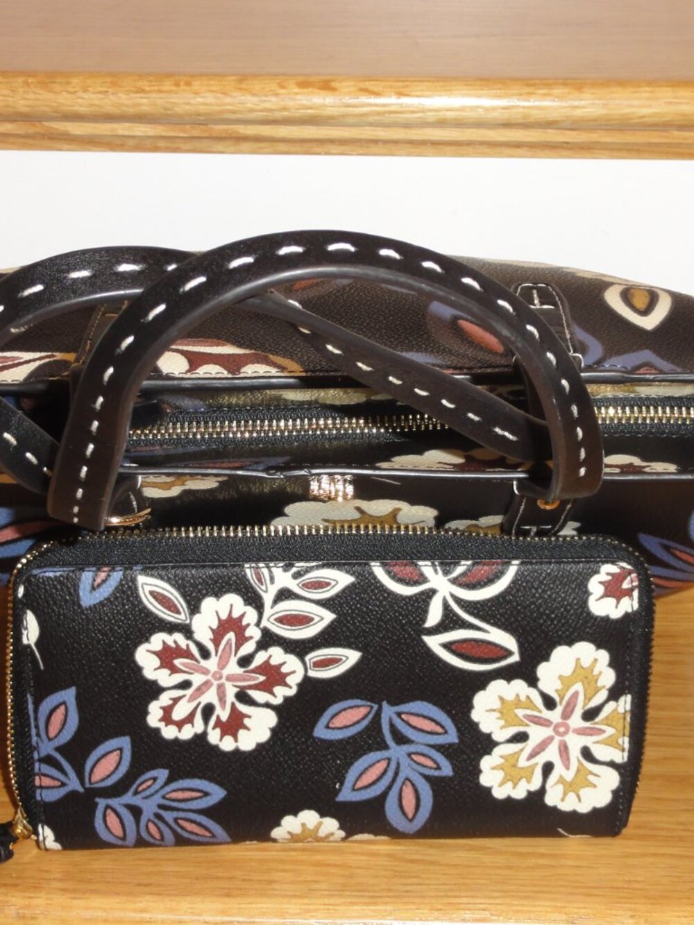Tory Burch Hopewell Kerrington Small Tote & Wallet GOOD CONDITION! - Picture 8 of 16